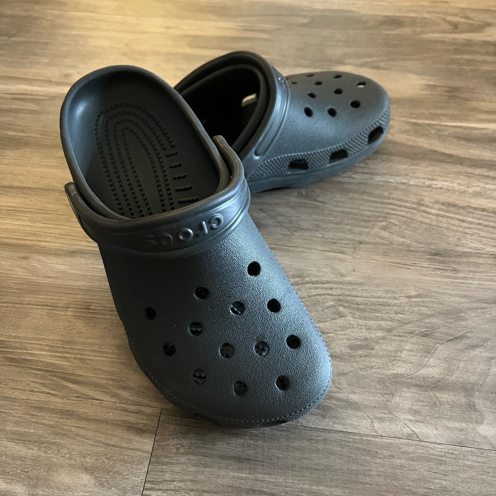 🔥 SALE! Women’s Size 8 Dark Gray Crocs